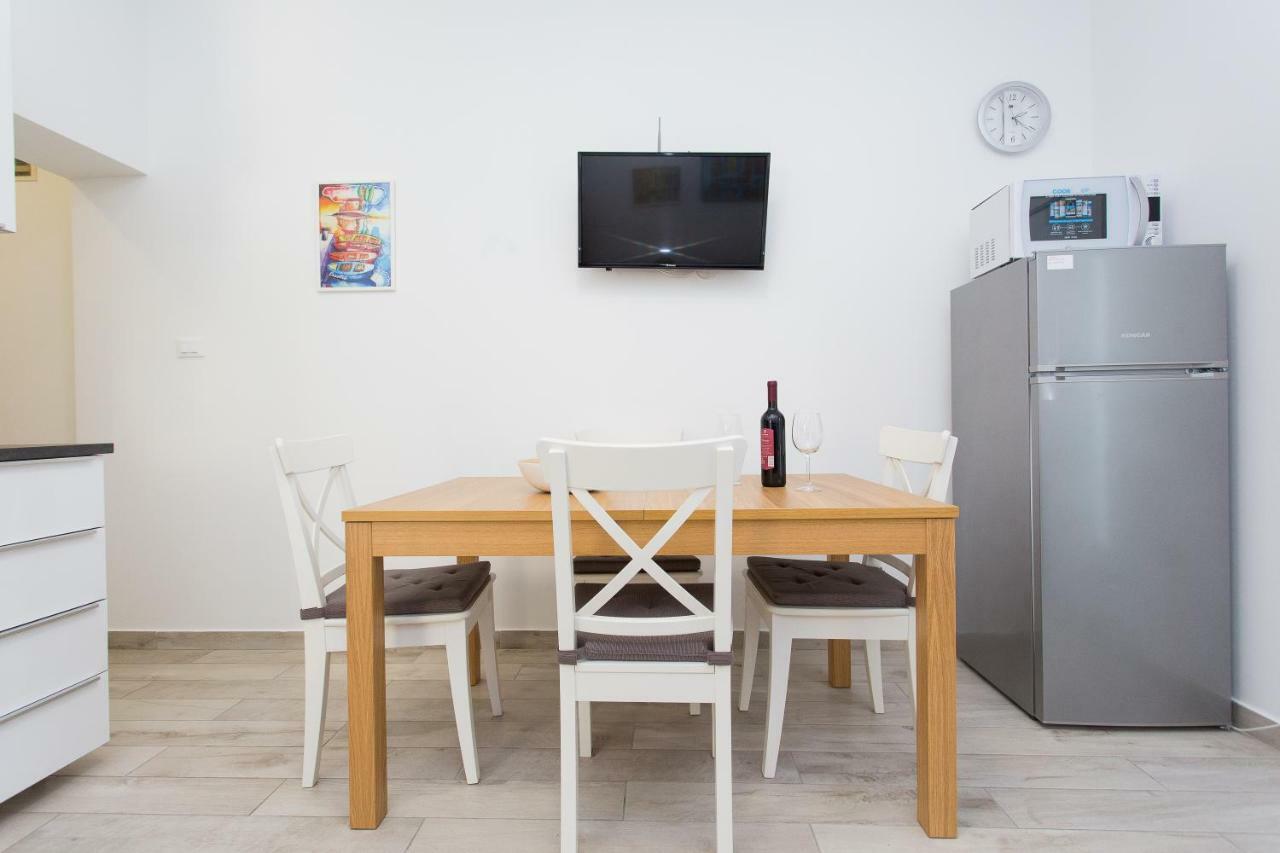 Apartments Pinery Makarska Ngoại thất bức ảnh