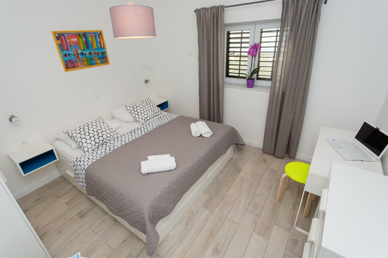 Apartments Pinery Makarska Ngoại thất bức ảnh