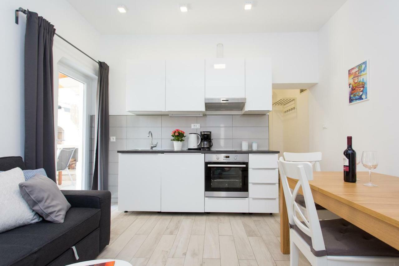 Apartments Pinery Makarska Ngoại thất bức ảnh
