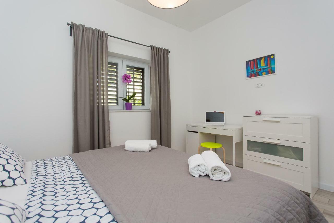 Apartments Pinery Makarska Ngoại thất bức ảnh