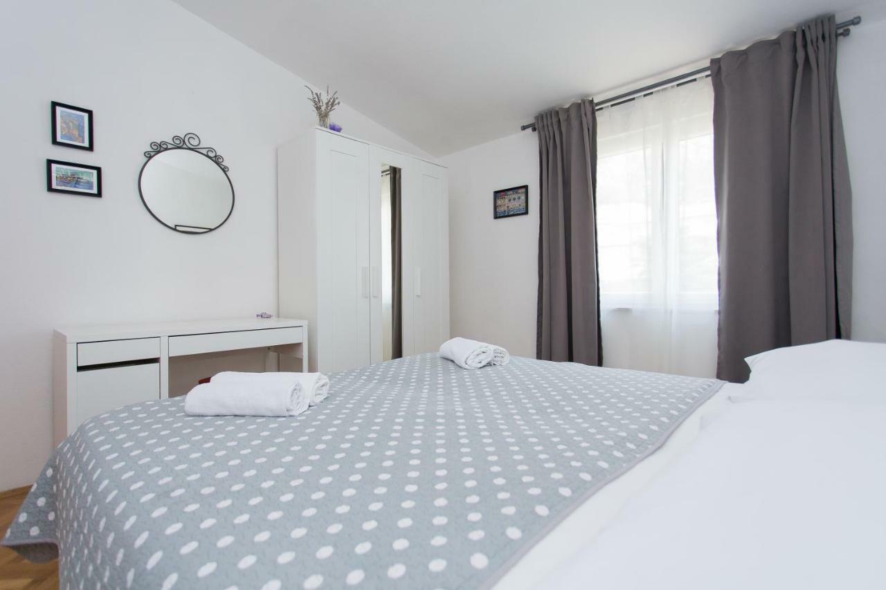 Apartments Pinery Makarska Ngoại thất bức ảnh