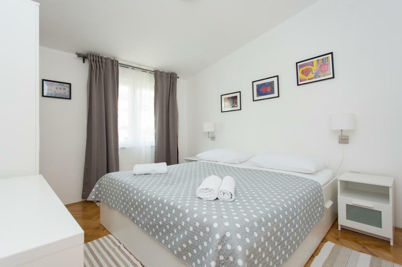 Apartments Pinery Makarska Ngoại thất bức ảnh